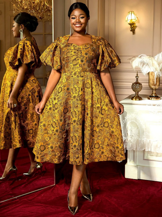 Robe de cocktail trapèze en jacquard à manches bouffantes et col carré