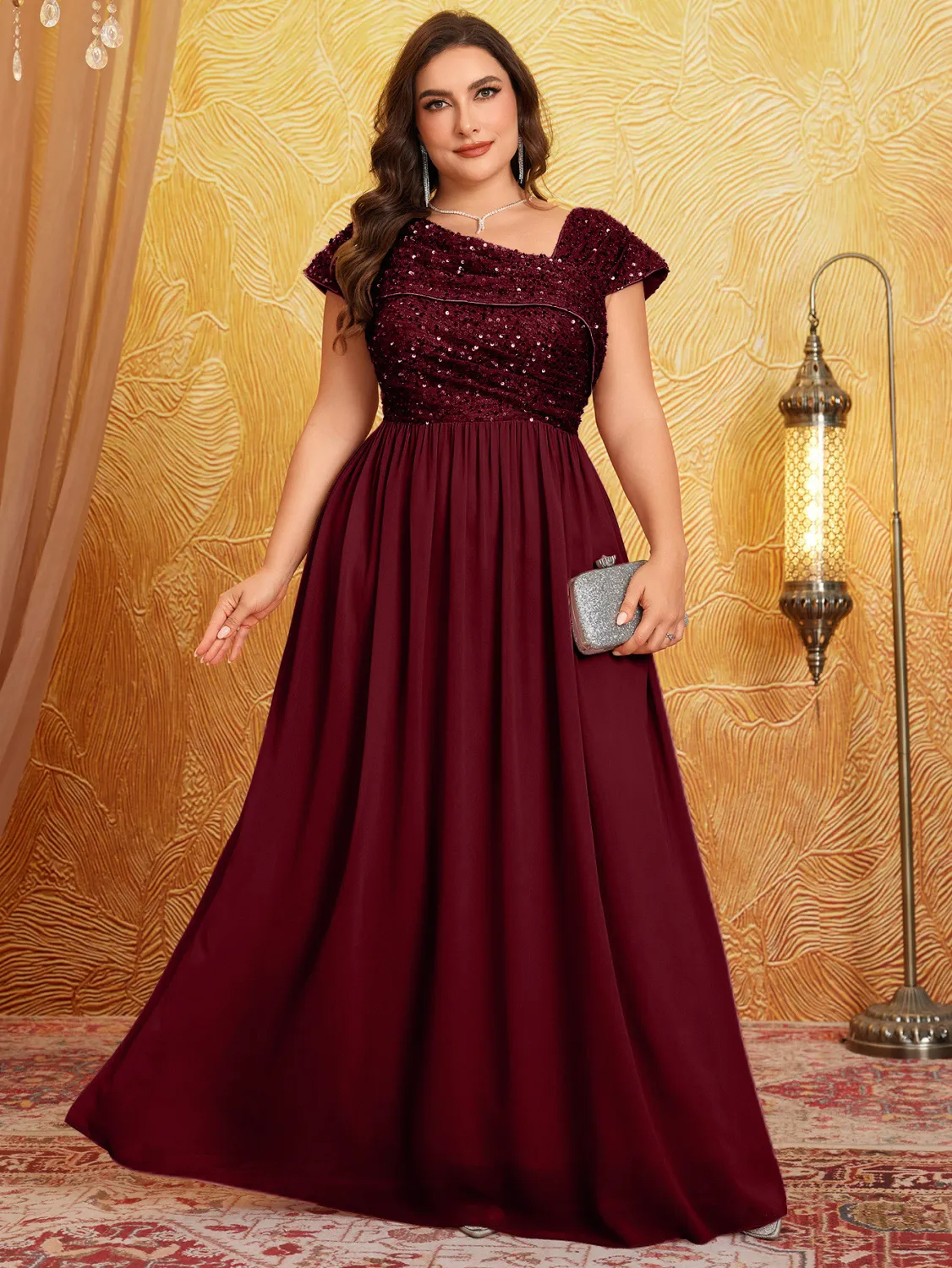 Robe en mousseline de soie plissée à col en V et élégante à sequins pour femme