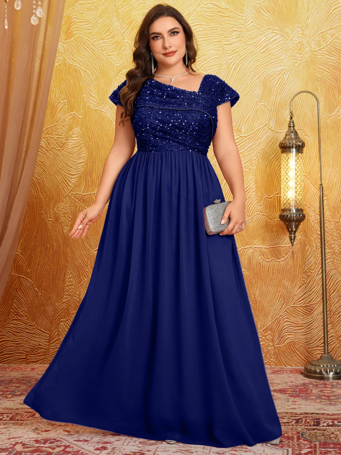 Robe en mousseline de soie plissée à col en V et élégante à sequins pour femme