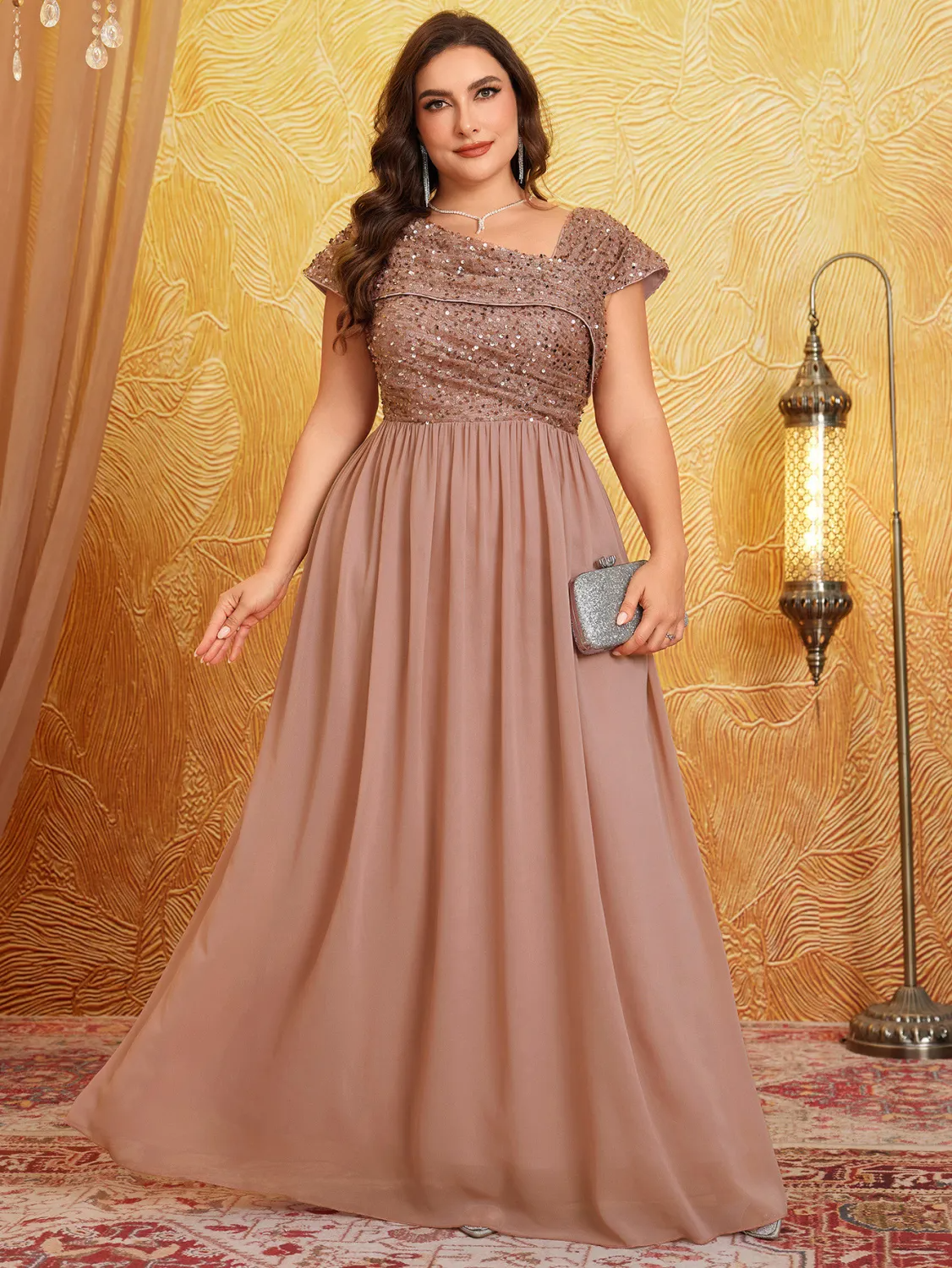 Robe en mousseline de soie plissée à col en V et élégante à sequins pour femme