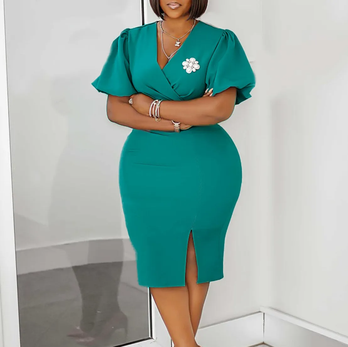 Robe moulante fendue à manches lanternes et col en V pour femme africaine GL